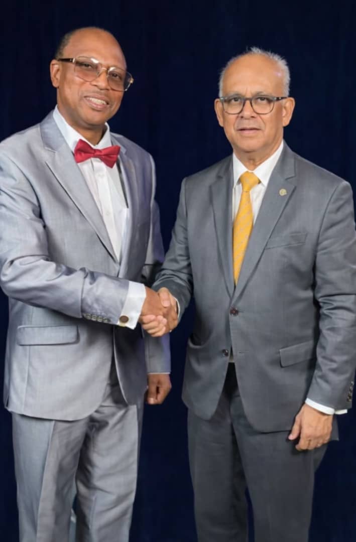 L’écrivain Joël Lorquet reçu en audience privée par le Secrétaire général de l’OEA, Albert Ramdin, à Washington